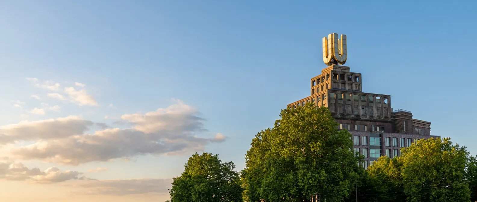 Das Dortmunder U mit dem goldenen U auf dem Dach