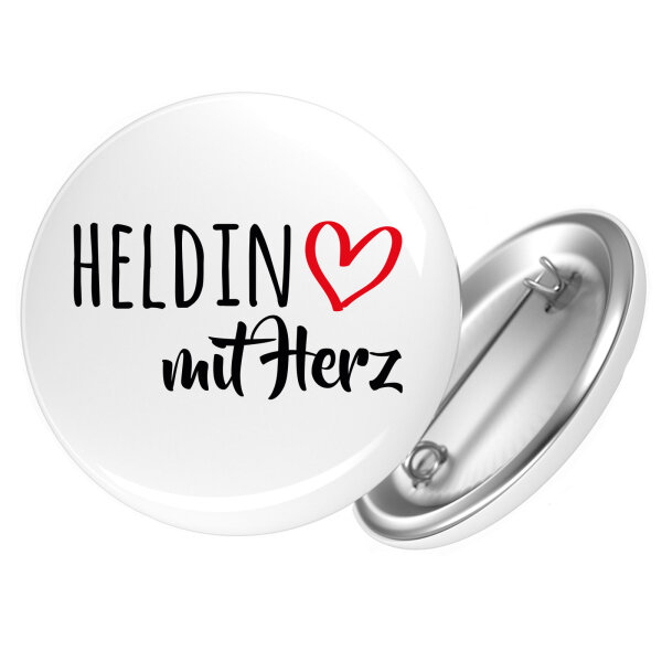 Button Heldin mit Herz