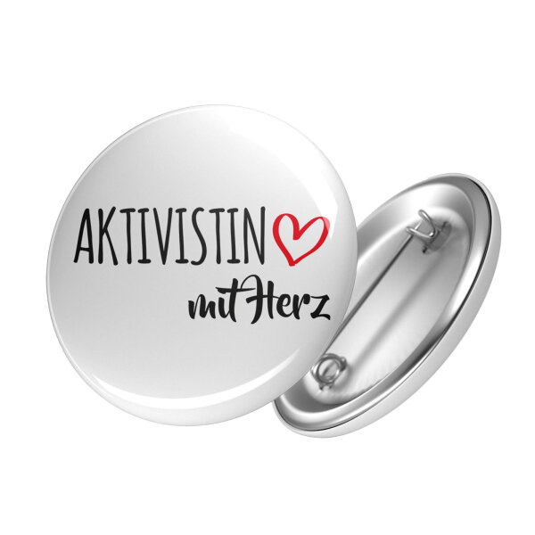 Button Aktivistin mit Herz