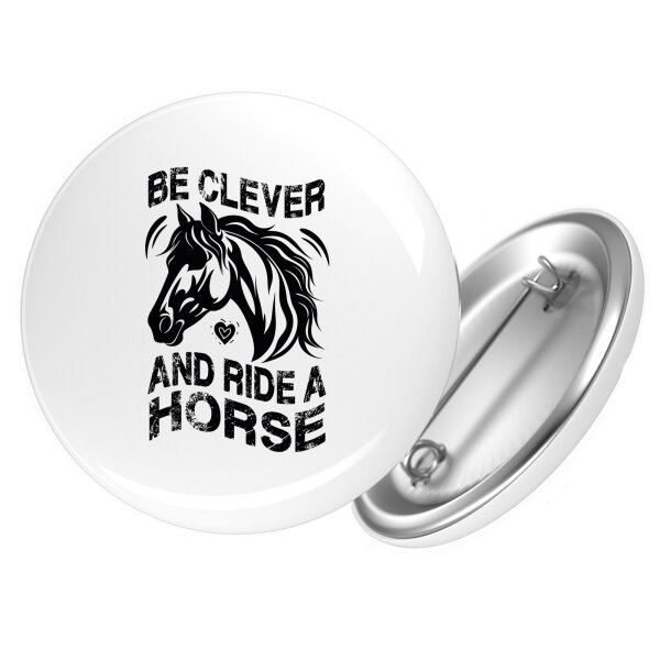Button ride a horse Pferd