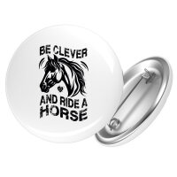Button ride a horse Pferd rund