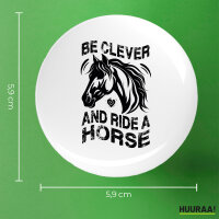 Button ride a horse Pferd