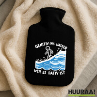Wärmflasche Genitiv ins Wasser Dativ ist