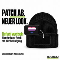 Beanie mit Patch Genderfluid Pride Flagge LGBTQ Herz Black